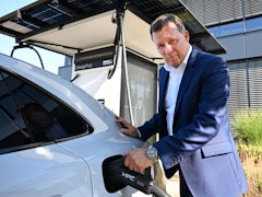 Le Pape dans son papamobile électrique