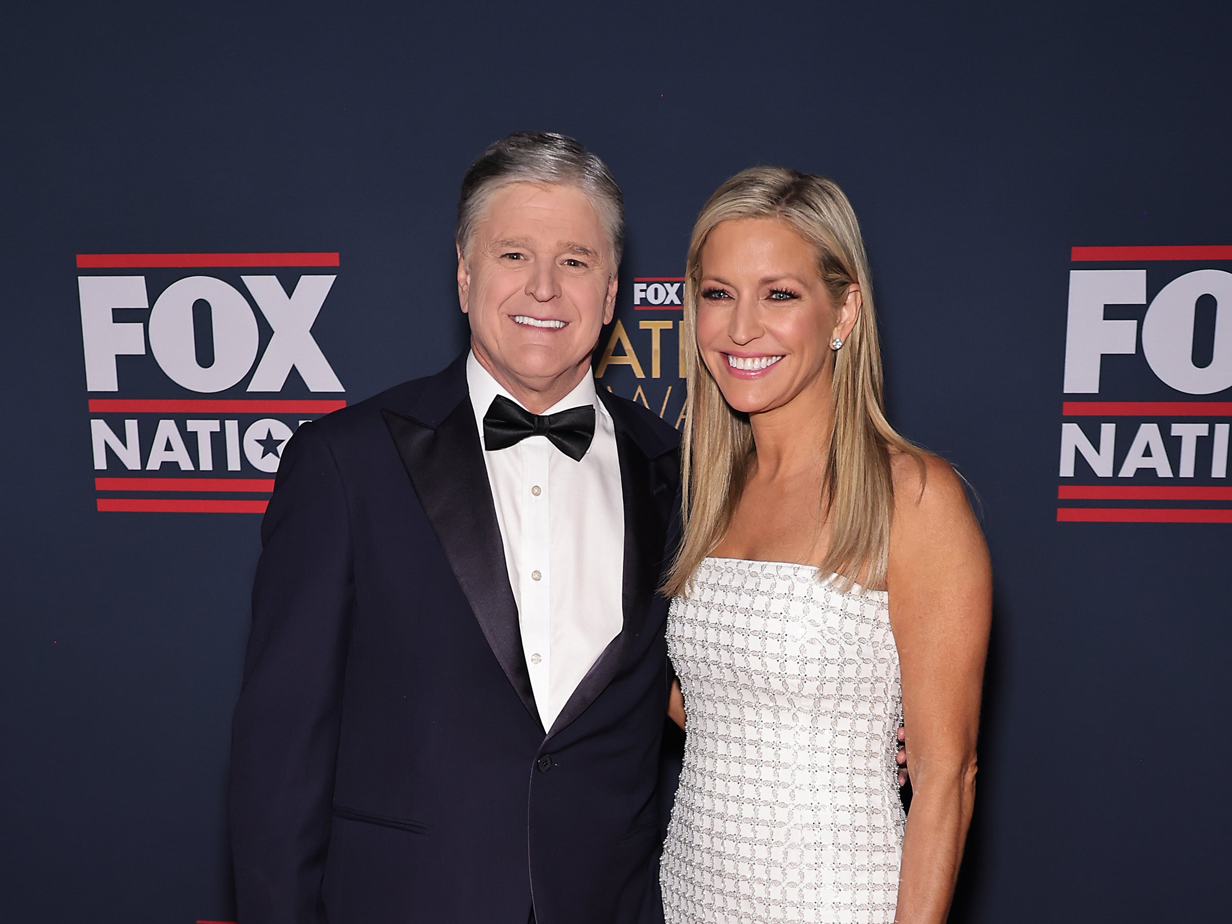 Sean Hannity et Ainsley Earhardt lors des FOX Nation’s 2024 Patriot Awards à Tilles Center for the Performing Arts le 5 décembre 2024 à Greenvale, New York. Le couple s'est fiancé pendant Noël après des années de relation à distance.