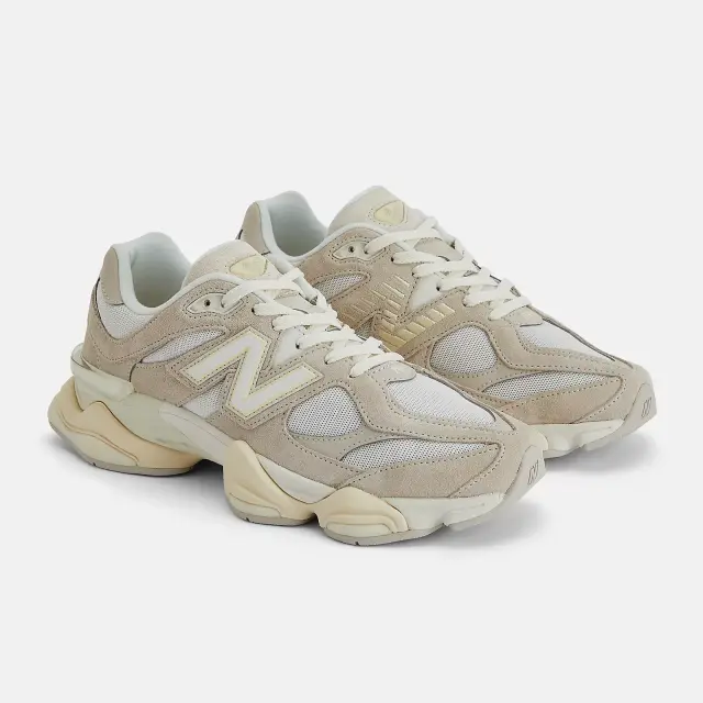 New Balance 9060 en couleurs neutres