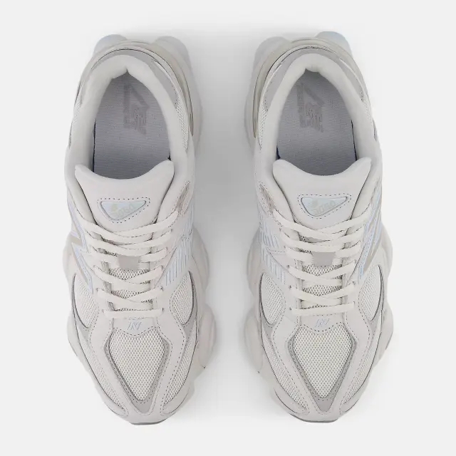 New Balance 9060 en color blanc