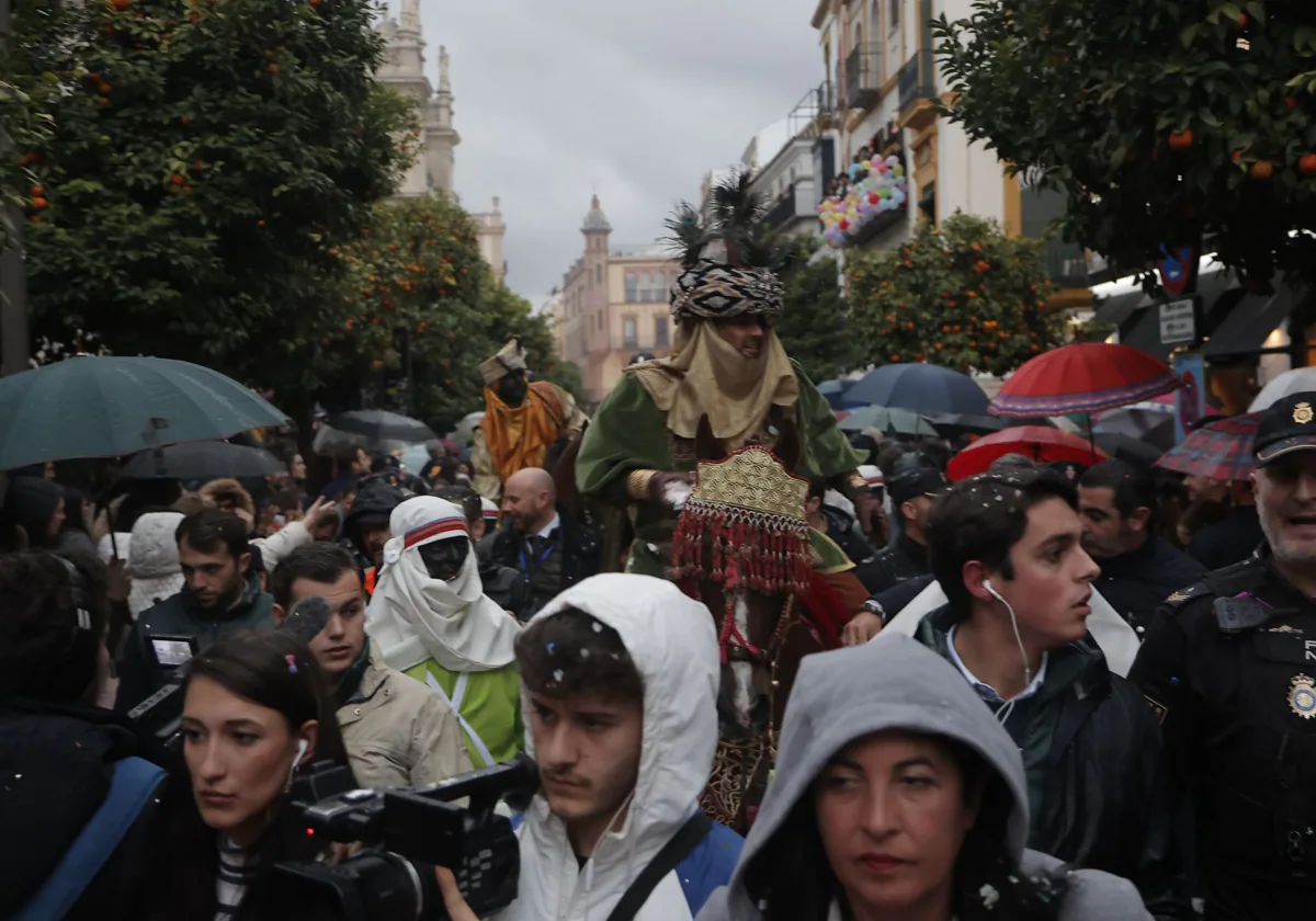Le heraldo du Ateneo sous la pluie à Séville