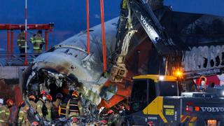 La carcasse de l’avion de la compagnie Jeju Air qui s’est crashé le 29 décembre 2024 à l’aéroport de Muan en Corée du Sud.