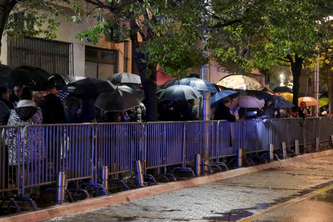 Des centaines de personnes manifestent contre la violence élevée dans la société monténégrine, devant le Parlement, dans la capitale Podgorica, vendredi 3 janvier 2025.