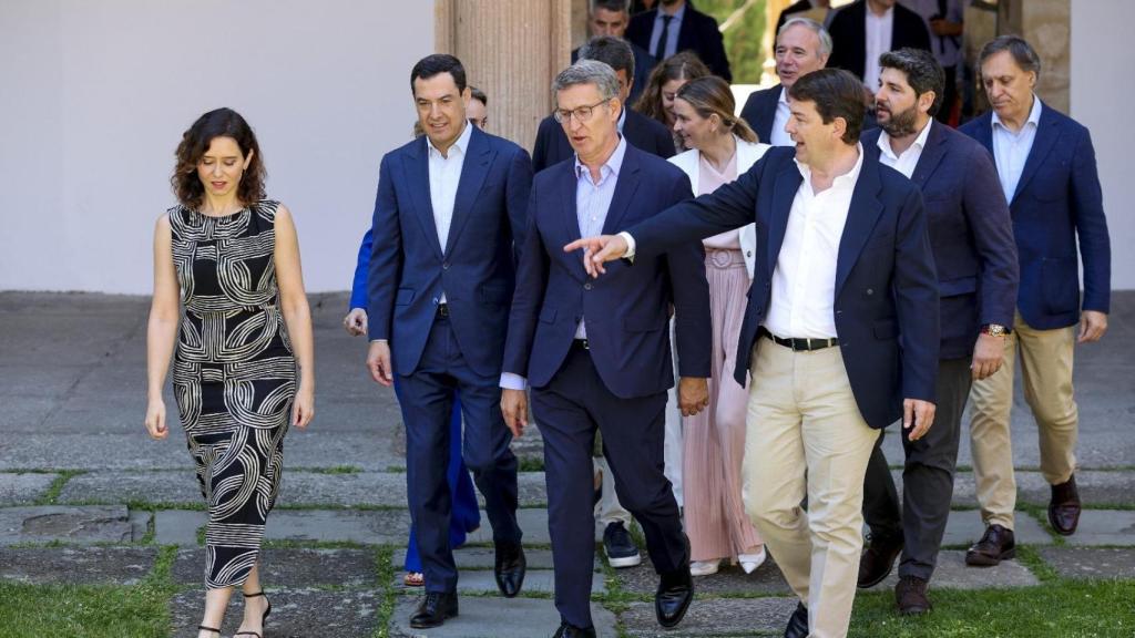 Núñez Feijóo, le passé mois de juillet en Salamanca, junto a los barones autonómicos del PP.