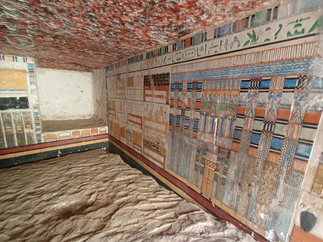 Vue de la tombe de Tetinebefou, « doyen des médecins du palais », mise au jour par la mission archéologique franco-suisse.