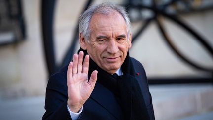 François Bayrou dans la cour de l'Elysée, à Paris, le 24 décembre 2024. (MATHILDE KACZKOWSKI / HANS LUCAS / AFP)