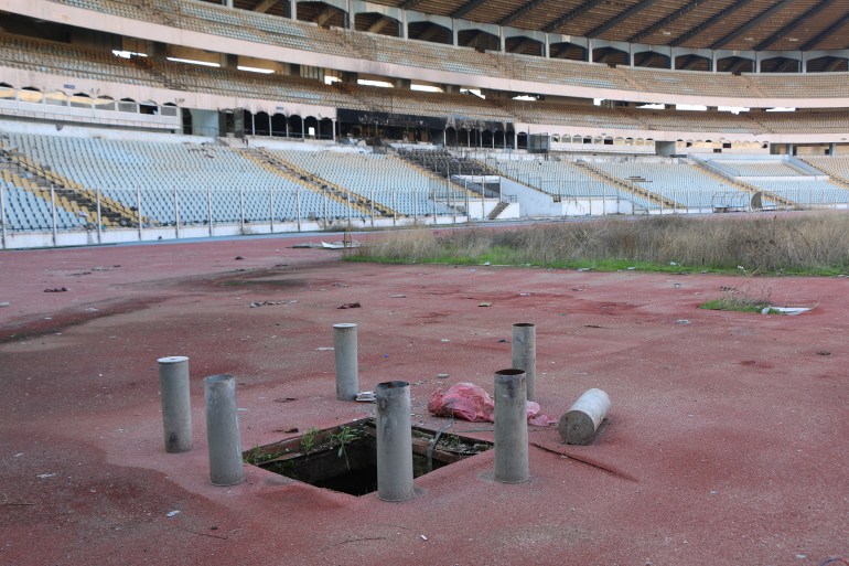 Vestiges de guerre au stade international de Hala (Al Jazeera)
