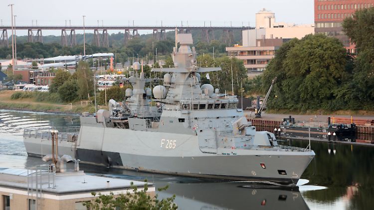 Korvettes sont im Gegensatz zu Fregatten kleiner, leichter bewaffnet und wendiger.