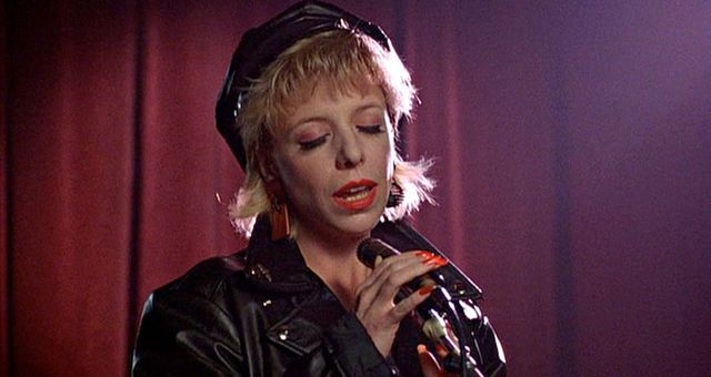 Julee Cruise interprétant 'Falling' dans le pilote de la série Twin Peaks ©Getty - CBS Photo Archive