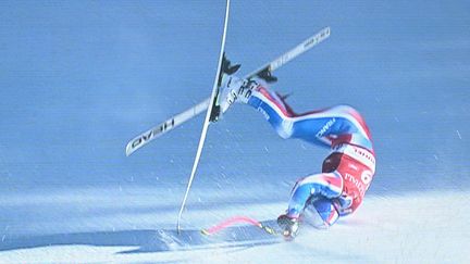 Alexis Pinturault a lourdement chuté, le 24 janvier 2025 lors du super-G de Kitzbühel (Autriche) sur la mythique mais périlleuse Streif. (JOE KLAMAR / AFP)