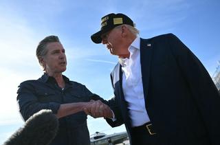 Donald Trump et Gavin Newsom à l'aéroport de Los Angeles