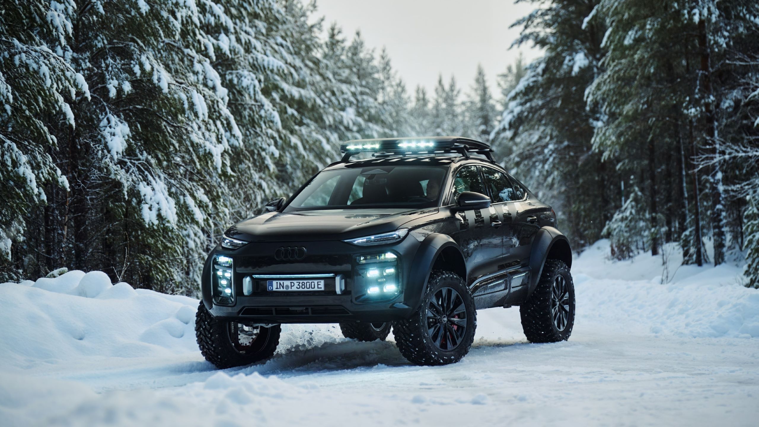 Audi e-tron avec essieux surélevés