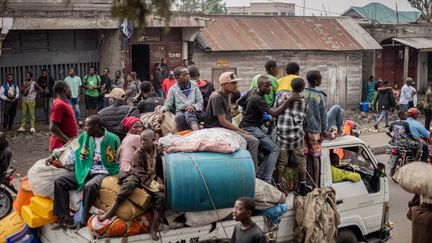 Des habitants fuient Kibati, où les combats se sont intensifiés, en direction de la ville de Goma, le 26 janvier 2025. (JOSPIN MWISHA / AFP)