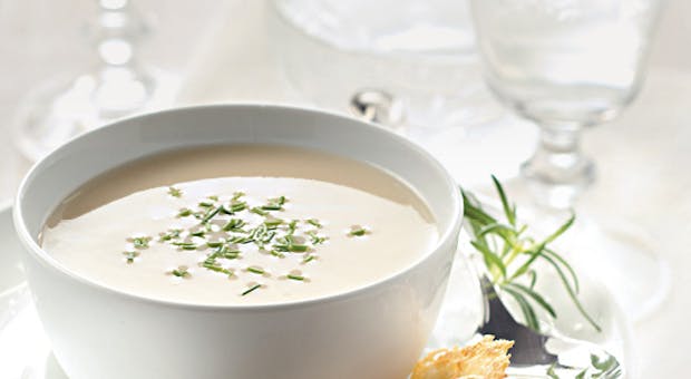 Velouté de panais, chips d’emmental