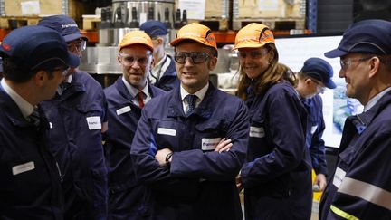 Emmanuel Macron le 29 janvier 2025, lors d'un déplacement sur un site du groupe Framatome, à Maubeuge (Nord). (LUDOVIC MARIN / POOL)