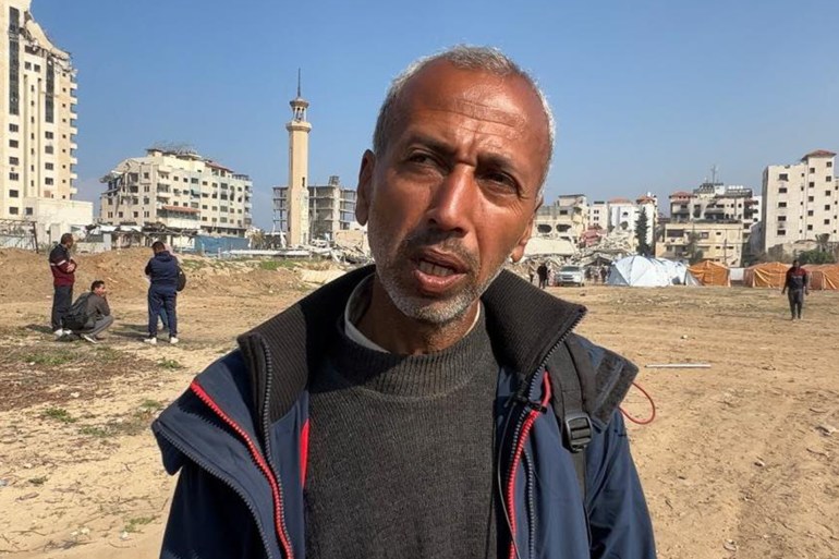 Ayman Abu Sakhila est désespéré de trouver un logement dans les centres d'hébergement (Al Jazeera)