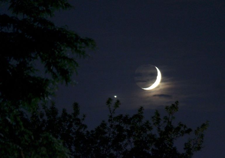 La lune à côté de la planète Vénus (NASA)