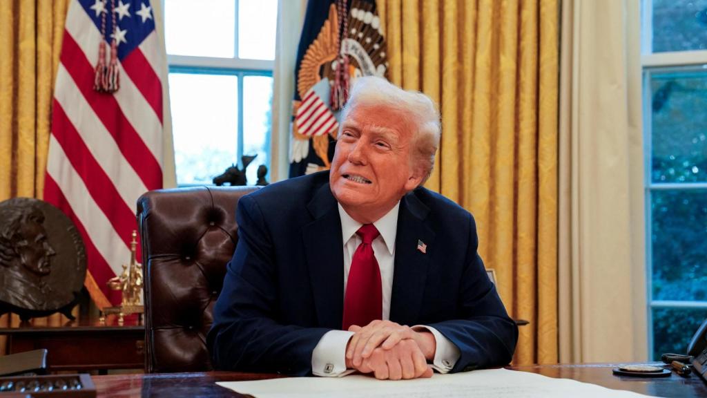 Donald Trump, président des États-Unis, dans le Bureau Ovale de la Maison Blanche.