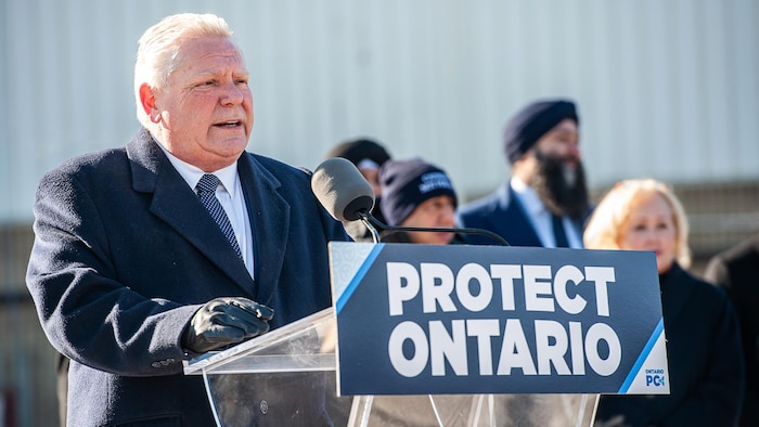 Doug Ford lors d'un point de presse.