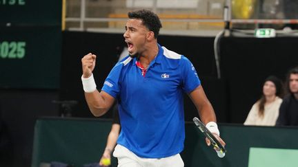 Arthur Fils lors de son match simple du premier tour de la Coupe Davis, le 1er février 2025. (LAURENT LAIRYS / AFP)