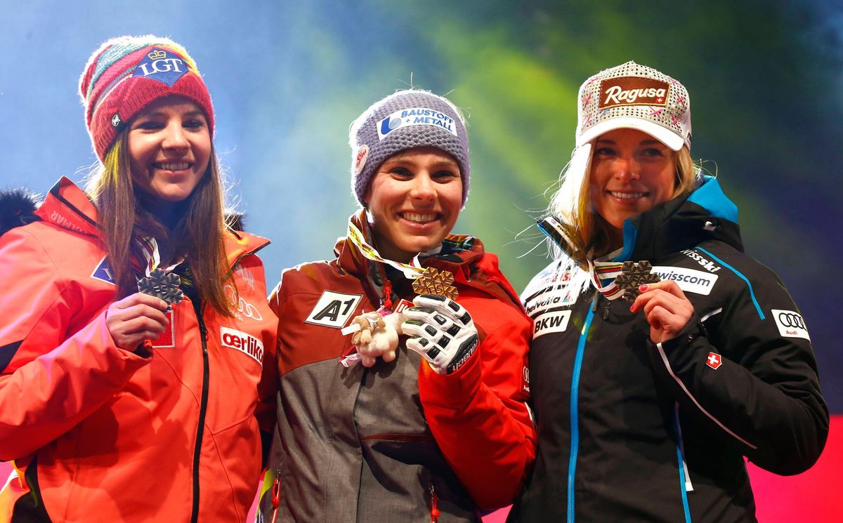 Tina Weirather, Nicole Schmidhofer et Lara Gut avec leurs médailles