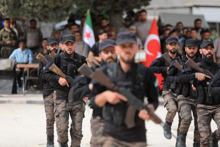 Cérémonie de remise des diplômes pour les combattants soutenus par la Turquie