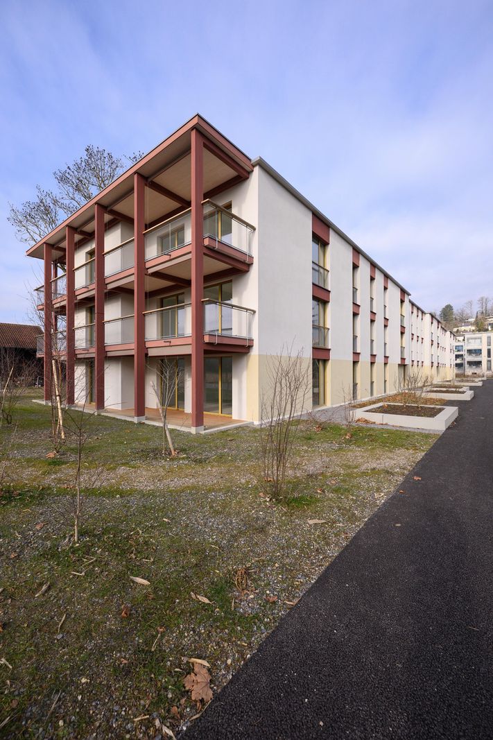 Wohngebäude an der Ettingerstrasse 40 in Reinach, Teil des Projekts für temporäres Wohneigentum, initiiert von Mischa Folger, fotografiert am 15. Januar 2025. © Dominik Plüss