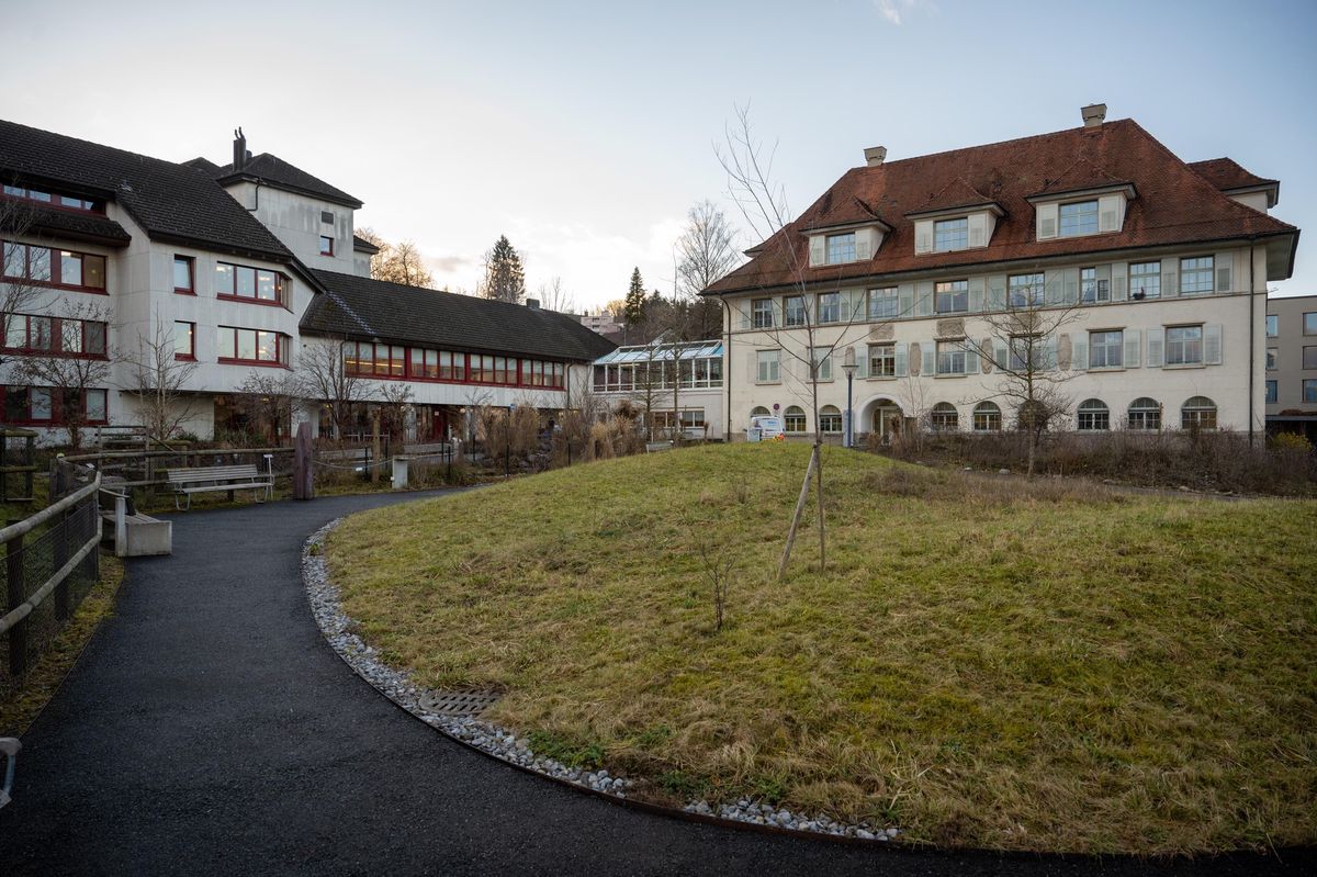 Alterszentrum Frohmatt en hiver avec parc, 5 janvier 2022. Photo de Manuela Matt.