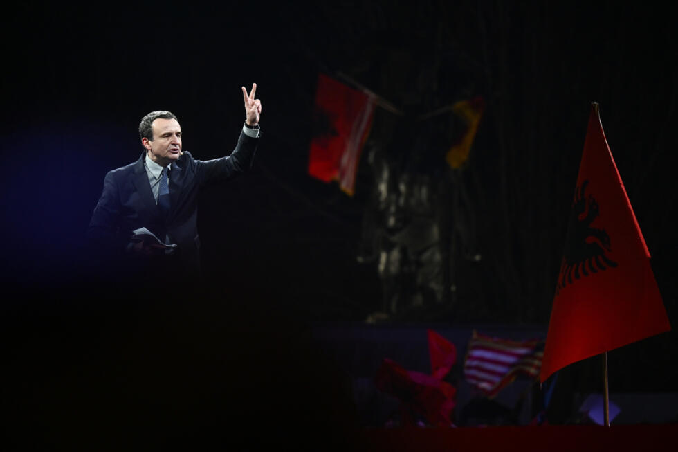 Le Premier ministre kosovar sortant, Albin Kurti, lors d'un meeting de fin de campagne pour les législatives du pays, le 7 février 2025 à Pristina