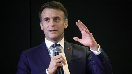 Emmanuel Macron fait un discours depuis la Cité de l'architecture et du patrimoine, à Paris, le 4 février 2025. (TERESA SUAREZ / AFP)