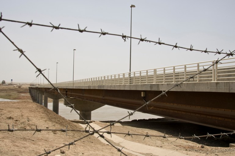 View of the bridge to Afghanistan across Panj river in Panji Poyon border outpost, some 150km south of capital Dushanbe May 31, 2008. REUTERS/Shamil Zhumatov (TAJIKISTAN)