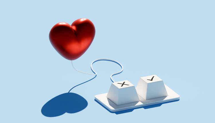 Cœur connecté à un clavier avec une touche X et une touche de validation