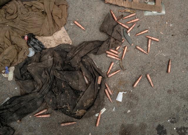 Des équipements de l’armée congolaise abandonnés dans une rue de Goma, dans l’est de la RDC, le 29 janvier 2025.