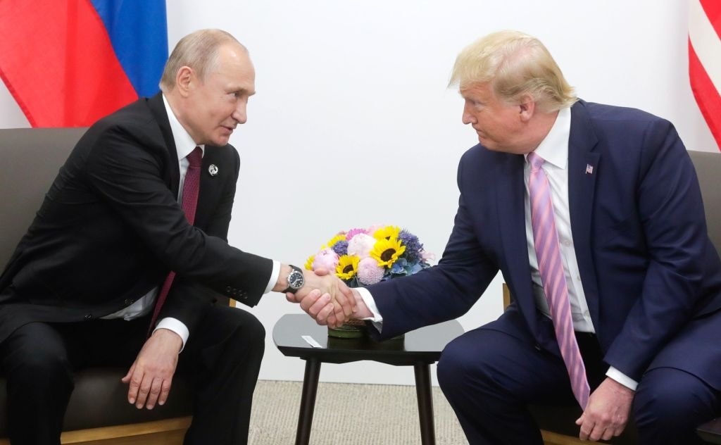 Donald Trump et Vladimir Poutine planifient des négociations sur l'avenir de l'Ukraine, sans l'Europe ni Kiev.