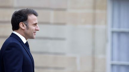 Le président Emmanuel Macron à l'Elysée, le 19 février 2025. (LUDOVIC MARIN / AFP)