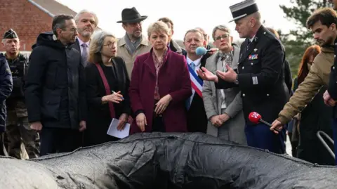 Yvette Cooper et Bruno Retailleau sur la côte française