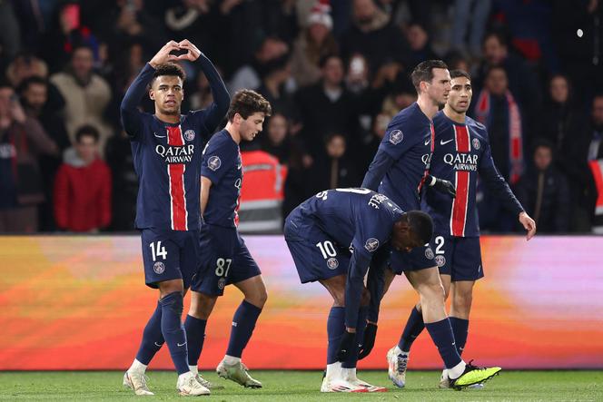 Le joueur parisien Désiré Doué célèbre son but inscrit lors du match de Ligue 1 entre le PSG et Lille, le 1er mars 2025, au Parc des Princes, à Paris.