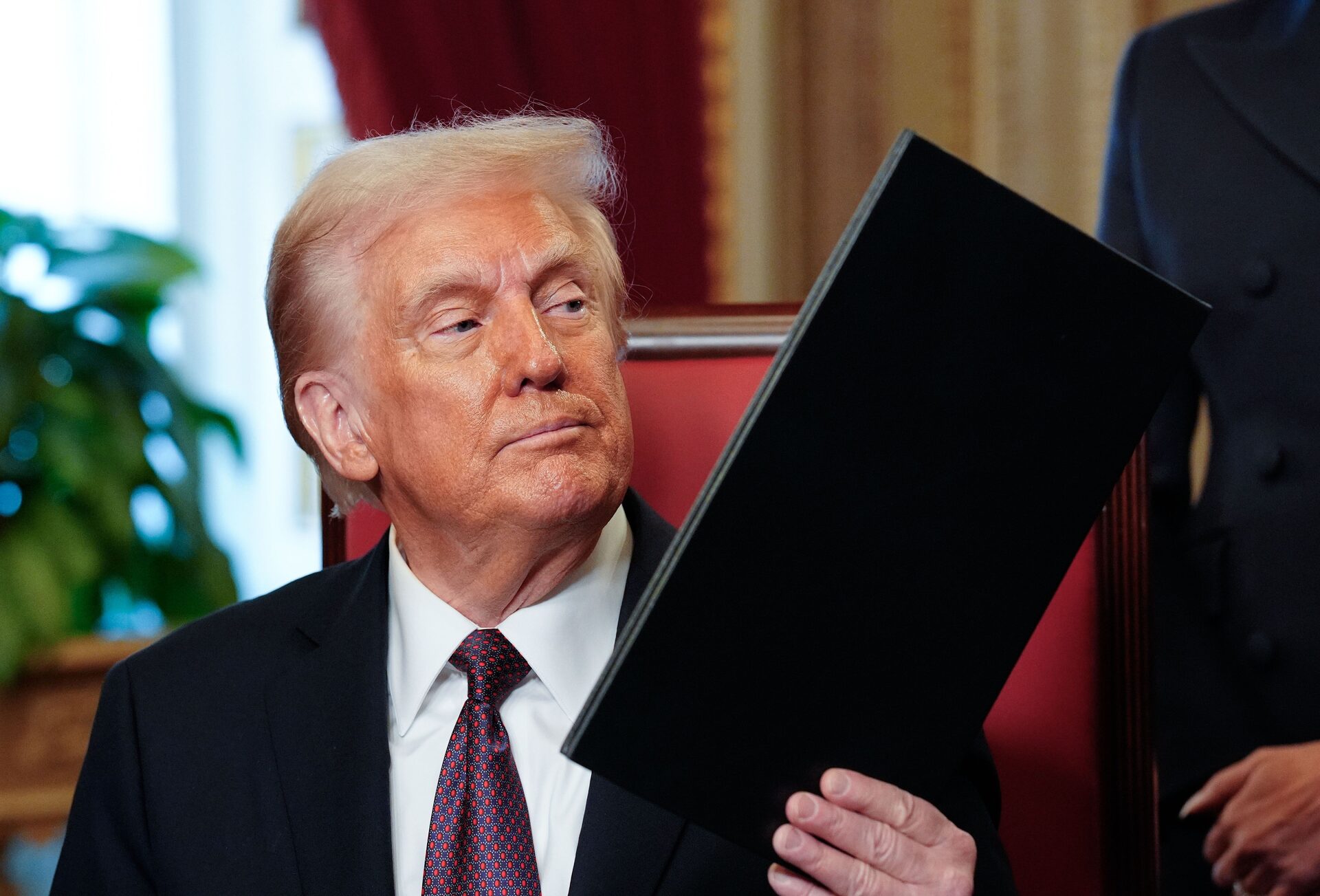 Donald Trump signe des ordonnances exécutives