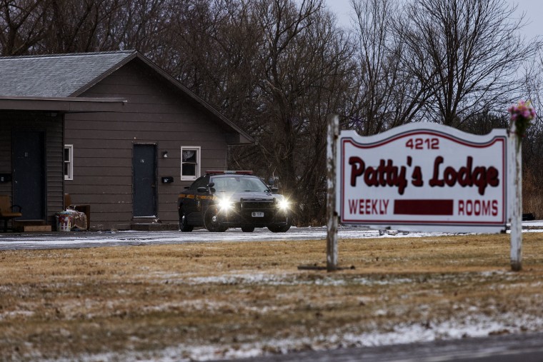 Un véhicule de l'État de New York stationné à Patty’s Lodge à Hopewell, N.Y.
