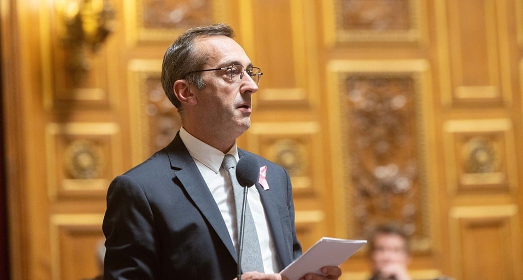 Principal candidat à la succession d'Anne Hidalgo, Rémi Féraud milite pour un « droit à la ville » pour toutes les Parisiennes.
