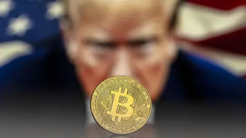 Illustration de Bitcoin et du président Donald Trump