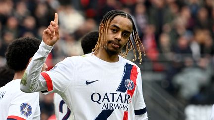 Le Parisien Bradley Barcola face à Rennes, le 8 mars 2025. (JEAN-FRANCOIS MONIER / AFP)