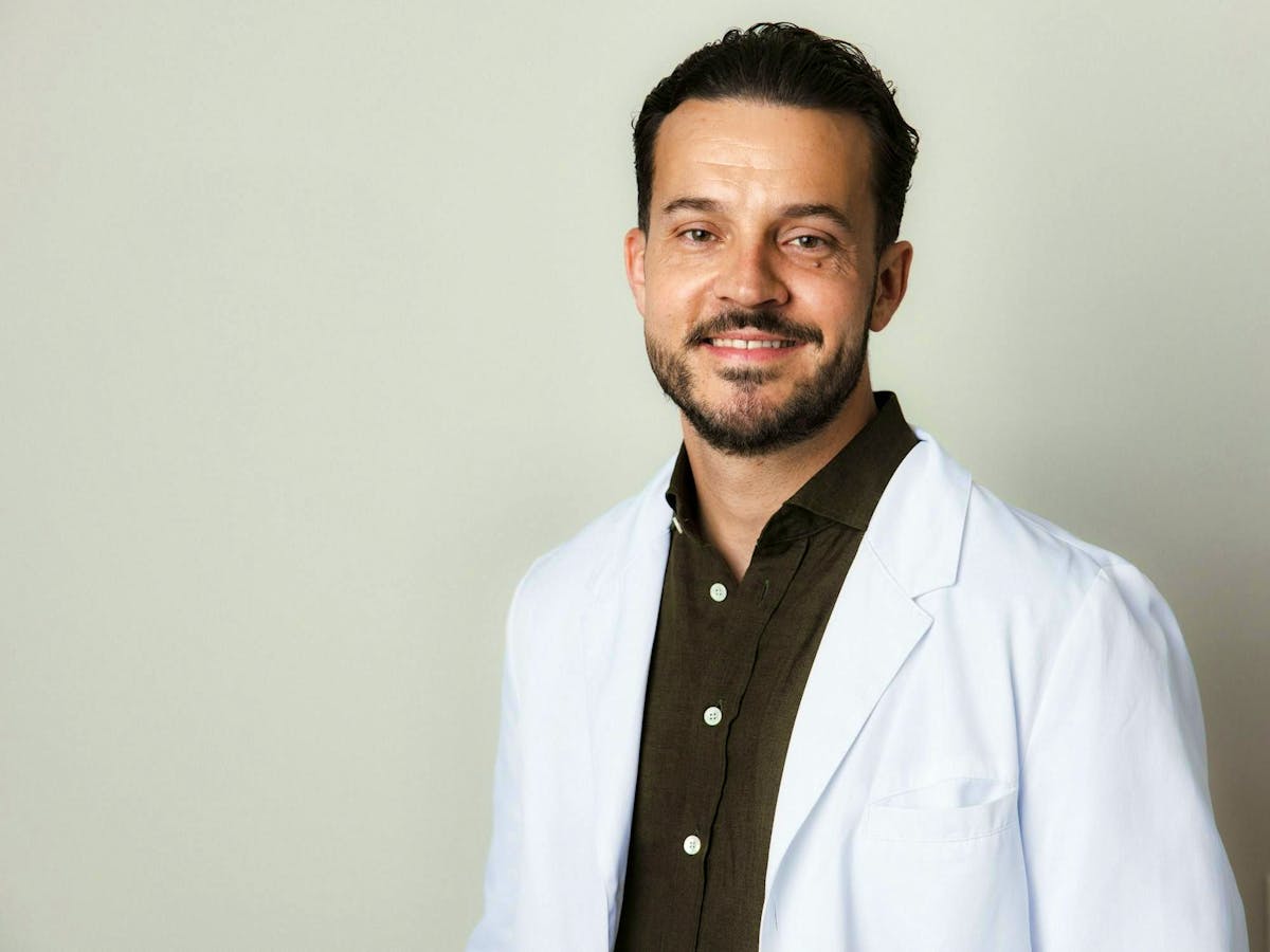 Remo Lageder, trichologue.