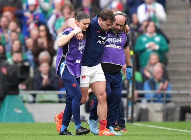 Antoine Dupont blessé lors du match contre l’Irlande