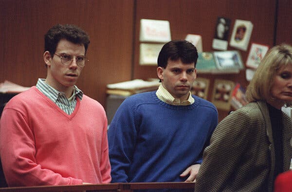 Erik et Lyle Menendez lors d'une audience préliminaire en 1992 à Los Angeles.