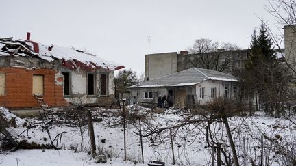 La ville de Lgov endommagée par des frappes ukrainiennes dans l'oblast de Koursk, en Russie, le 16 janvier 2025. (VLADIMIR ALEKSANDROV / ANADOLU / AFP)