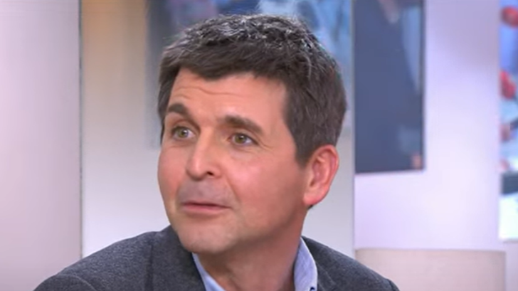 Thomas Sotto sur le plateau de C à vous