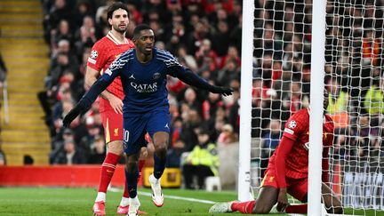 Ousmane Dembélé après son but face à Liverpool en huitième de finale retour de Ligue des champions, à Anfield, le 11 mars 2025. (OLI SCARFF / AFP)