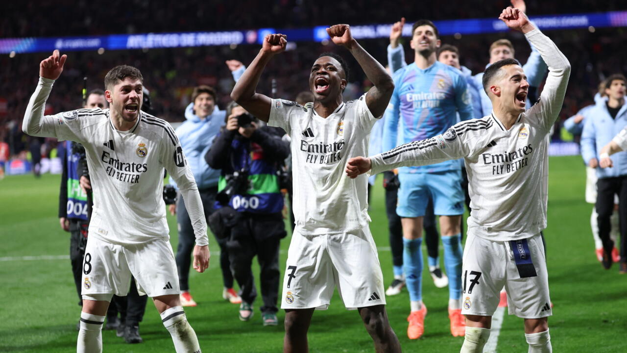 Les joueurs du Real Madrid célèbrent leur victoire aux tirs aux buts contre l'Atlético en 8es de finale de Ligue des champions, le 12 mars 2025, à Madrid.