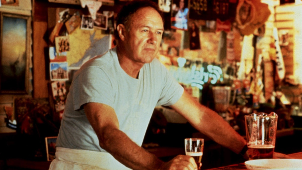 Gene Hackman dans une scène de film classique.
